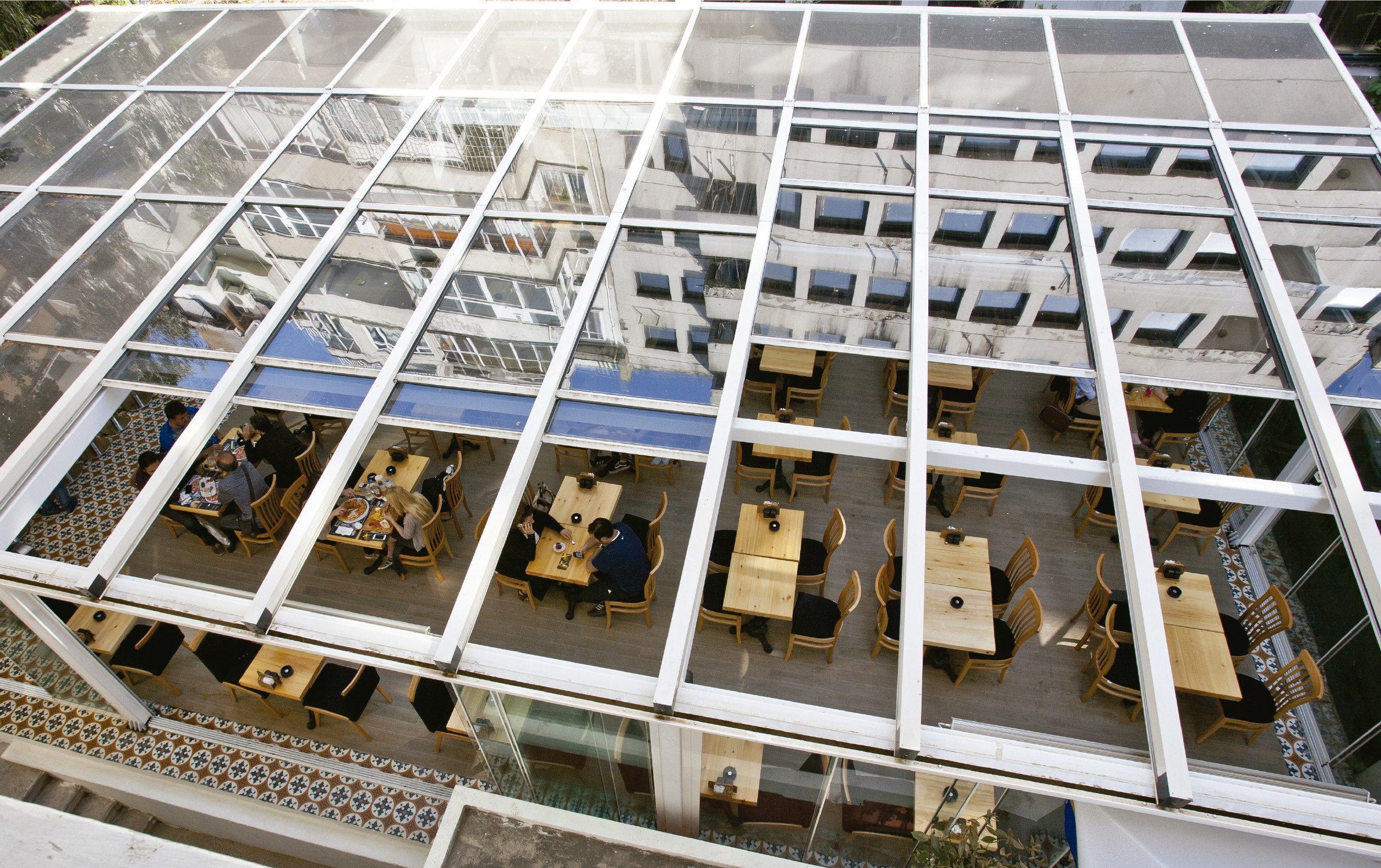 NOVEDAD: Incorporamos nuevos sistemas de techos y estructuras retráctiles de vidrio